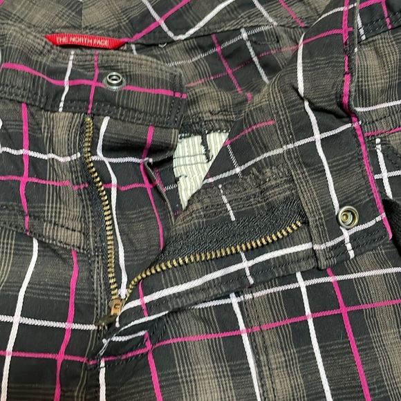 Women’s The North Face plaid shorts size 8 - Picture 6 of 6
